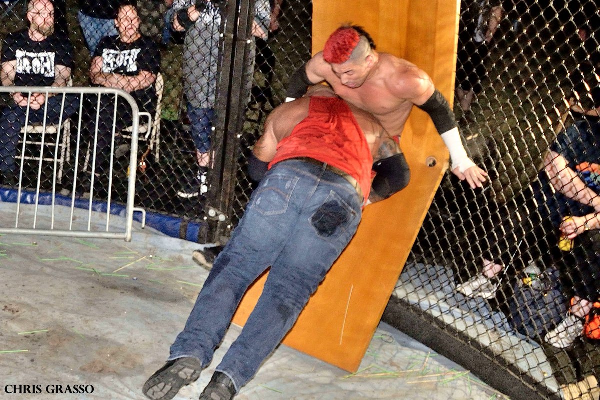 Ringsideguy's tweet photo. From @ICWNHB Pitfighter X9 #PFX9 Match #5 @theakiraway vs. @DannyMaff1 1/2 https://t.co/rfIvHSmdRN