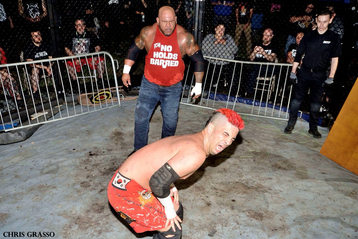 Ringsideguy's tweet photo. From @ICWNHB Pitfighter X9 #PFX9 Match #5 @theakiraway vs. @DannyMaff1 1/2 https://t.co/rfIvHSmdRN