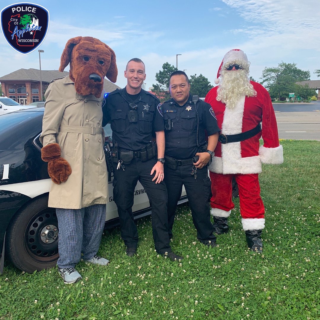 AppletonPD_WI's tweet photo. Thank you for stopping out at @PizzaRanch today to help us support #lightsofchristmas๐โค๏ธ๏ธ ๐ https://t.co/j0QmyIwZlp