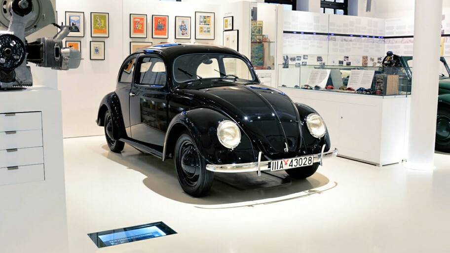 Autocosmos's tweet photo. ¿Conoces al Vocho deportivo creado por @PorscheMexico? 😎 Con un precio de 354,400 dólares, ha sido rescatado del olvido por el #PrototypAutomuseum y convertido en esta maravilla 🔥 👉 https://t.co/LHC3yat5k0 https://t.co/cpXvhuio9v