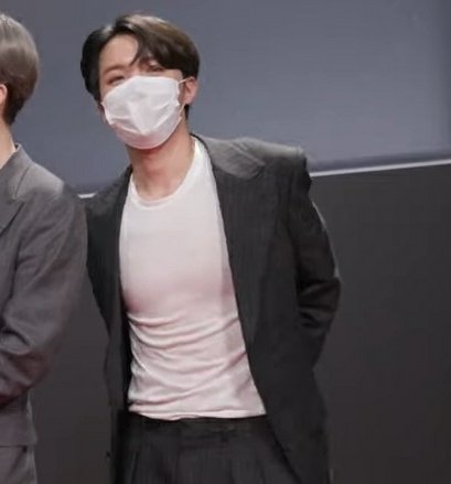 soobinartic's tweet photo. hoseok maromba passando na sua tml 

Eu voto pelo  @BTS_twt no #MTVHOTTEST BTS 2021!
RT= 1voto https://t.co/eiaGNjyF3g