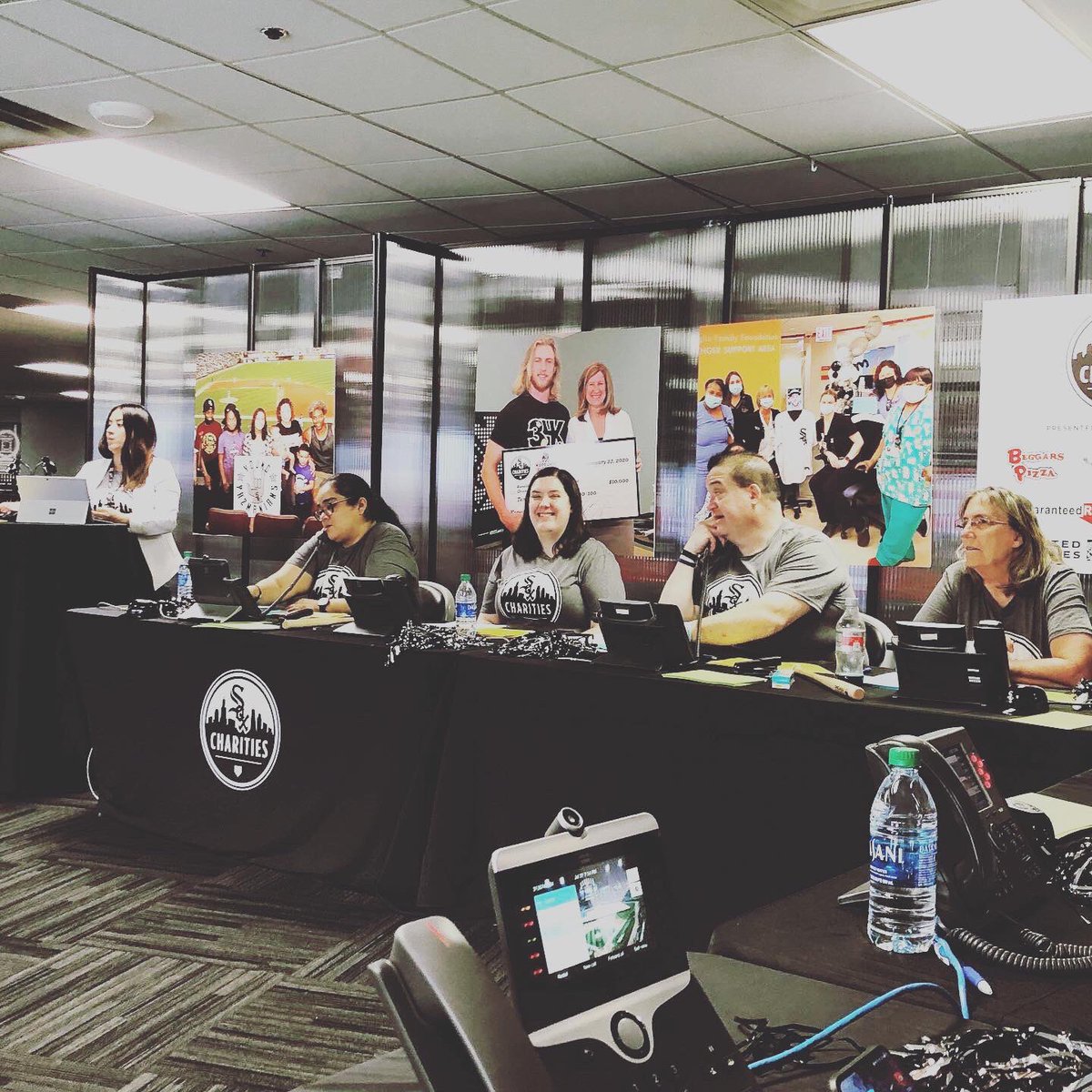kellyanneohde's tweet photo. ⚾️ Volunteered for @soxcharities Day telethon with special guest Carlton Fisk. Pledge a donation of any amount to receive exclusive @whitesox memorabilia &amp; limited-edition promo items. #CWSCDay #SoxCharities #BeyondTheDiamond ⚾️ https://t.co/9KsmFpG4E3 https://t.co/ZHurkhPvsi