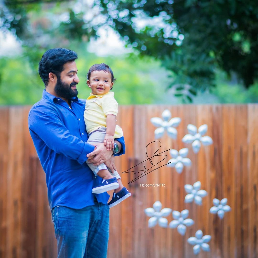 jrNTRCM's tweet photo. Wishing you a day filled with happiness and a year filled with joy. Happy birthday Nandamuri AbhayRam.
#HBDNandamuriAbhayRam 
#HBDAbhayRam #ManOfMassesNTR https://t.co/ROgwh80JSo