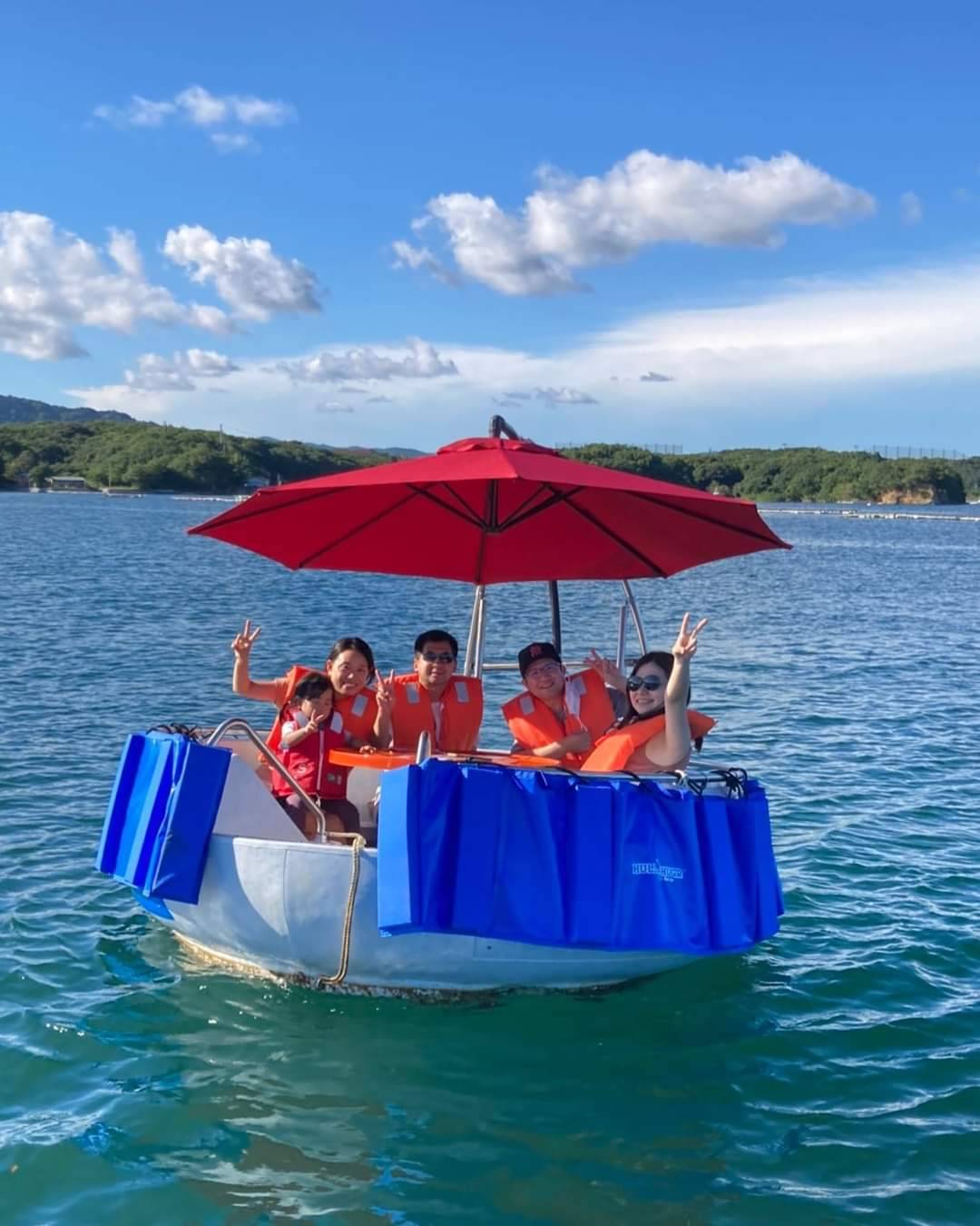 Entrada賢島 志摩地中海村マリンアクティビティ 昨日から志摩地中海村で パーティボート のレンタルスタートしております 免許のいらない2馬力のエンジンを搭載してますので誰でも気軽に運転できます 定員6名なので友達や家族でわいわい乗船してみませ