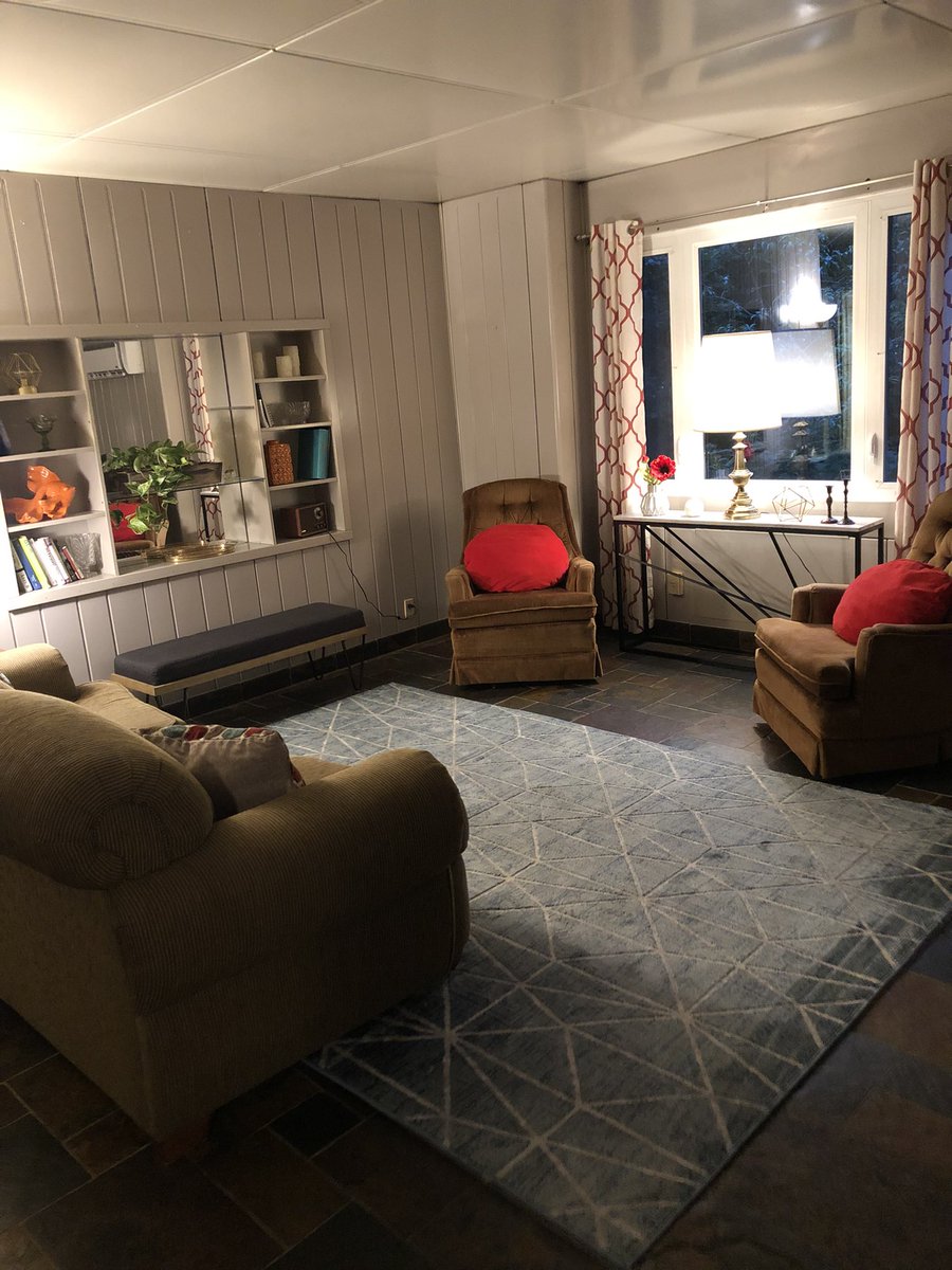 darren_defrain's tweet photo. Just chilling in (Des Moines not far from) Cedar Rapids in this very cool Lustron Home Mel booked for us. #lustron #DesMoines @mullyburg https://t.co/Aa93B6DGUd