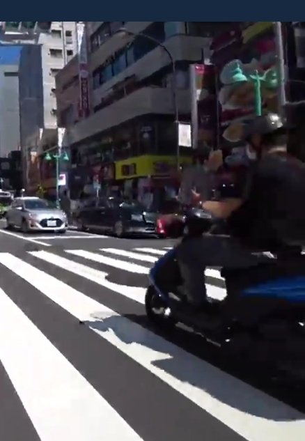子供 自転車 飛び出し バイク 転倒 横断歩道