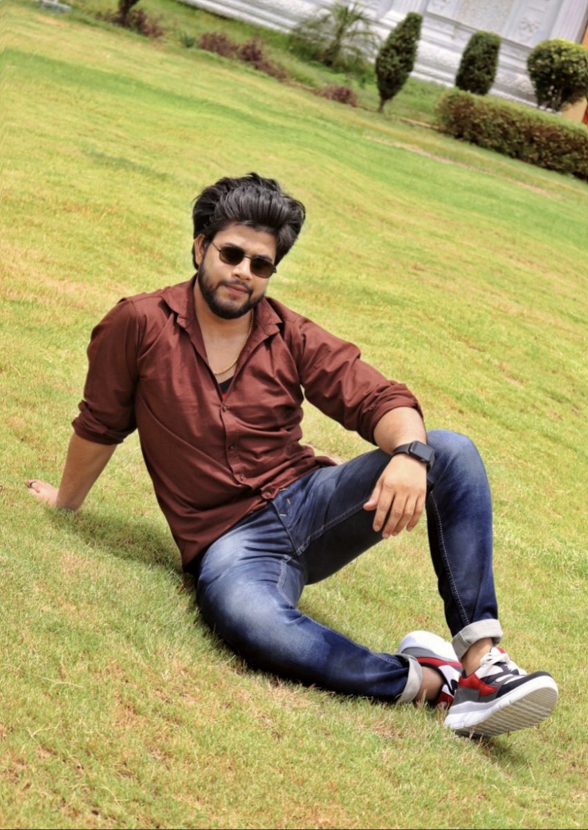 StyliessRvTyagi's tweet photo. #fashionphotography #fashionblogger #fashionstyle #googleindia #FashionModel #fashionista #modeling #photography @StyliessRvTyagi 
Close your eyes and walk with a dagger on me, if you smile, we will die without a dagger…!! https://t.co/jYJMeka8FM