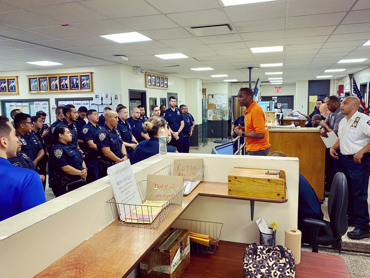 67ClergyCouncil's tweet photo. @NYPD67Pct today for their “Roll Call,” giving words of encouragement and praying for our brave man and women who are faithful in serving and protecting our community. 

#GodSquad
#67Precinct
#RollCall
@NYPDnews https://t.co/FOdZk0msxY