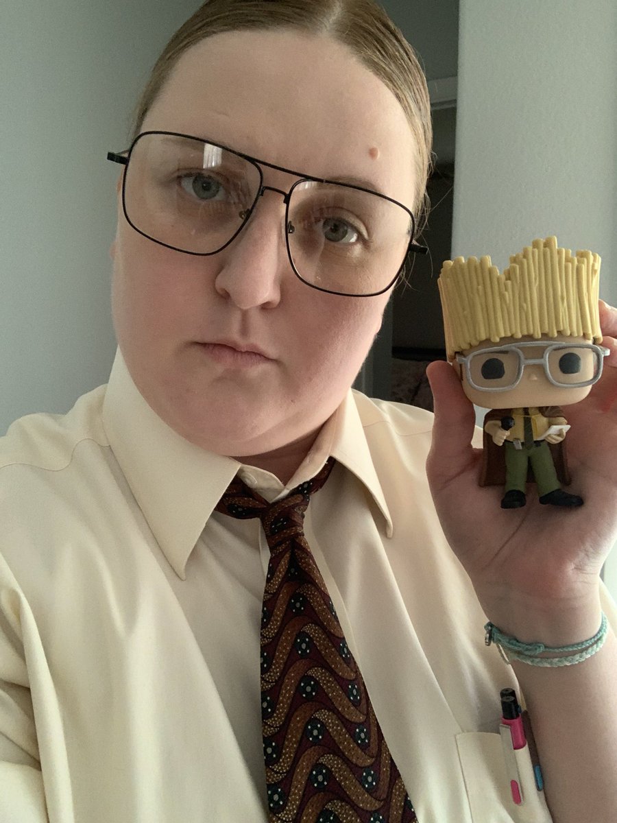 vlhedger111's tweet photo. Hosted a virtual The Office Bingo for work and my costume was a success! Hope I did you proud @rainnwilson #TheOffice #dwightschrute #formyjob https://t.co/puxdvB28zP