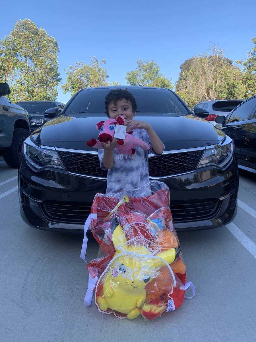 Babyfarias08's tweet photo. My baby was determined at the fair today 🥰😎💙 https://t.co/ITdut3QmOT
