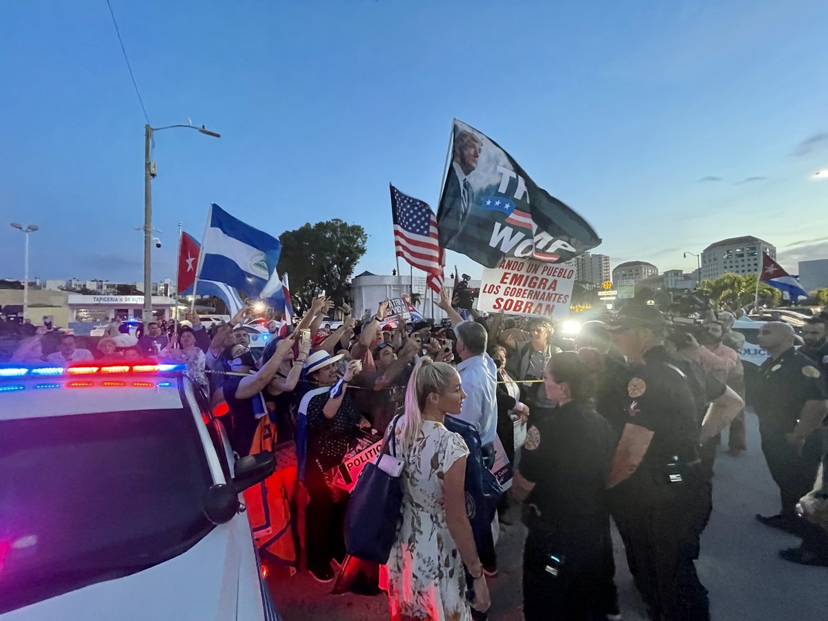 Sean Hannity 🇺🇸 (@seanhannity) on Twitter photo 