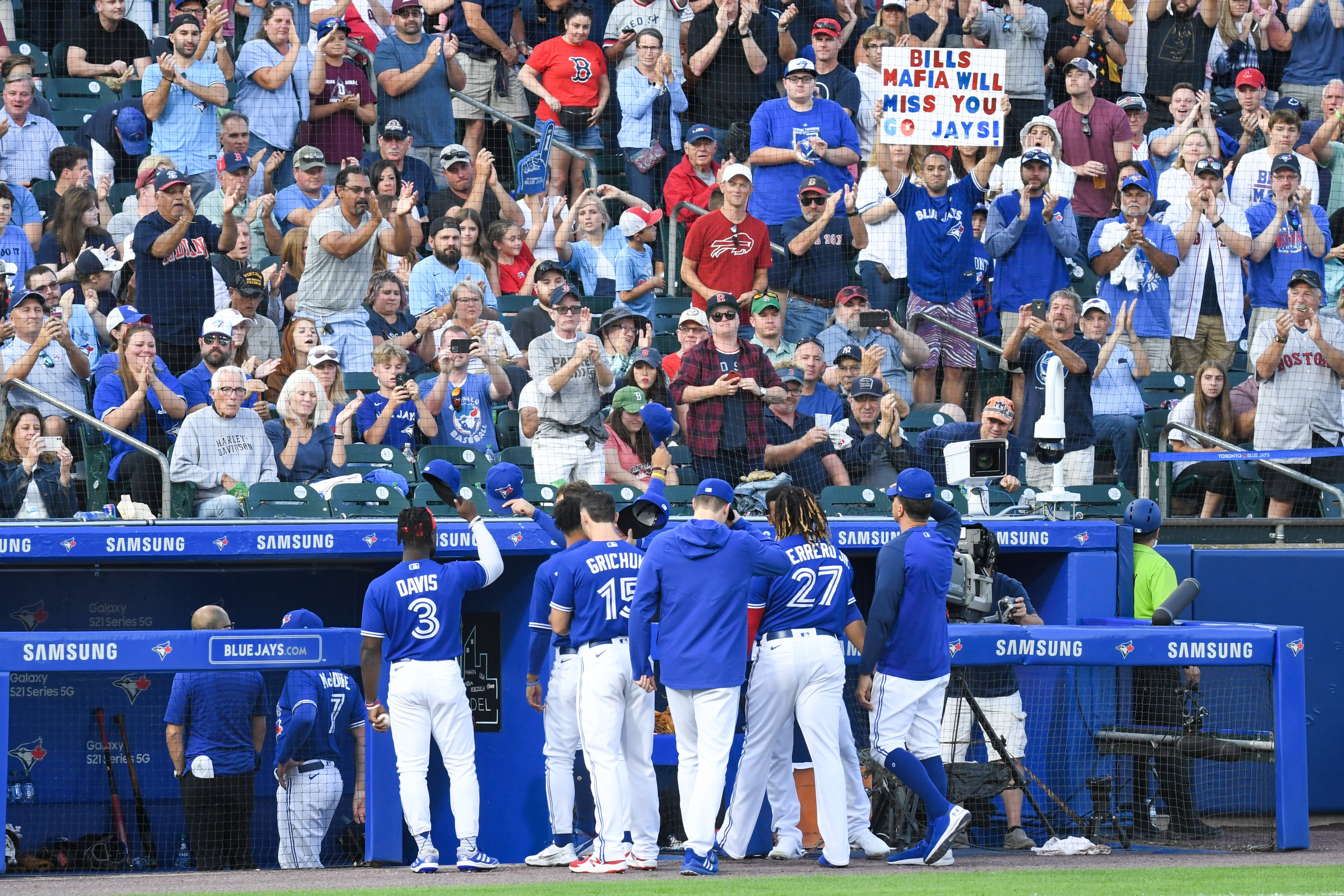 Toronto Blue Jays on X: @MLB @BuffaloBills @BuffaloBisons Blue Jays fan Josh  Allen 😃  / X