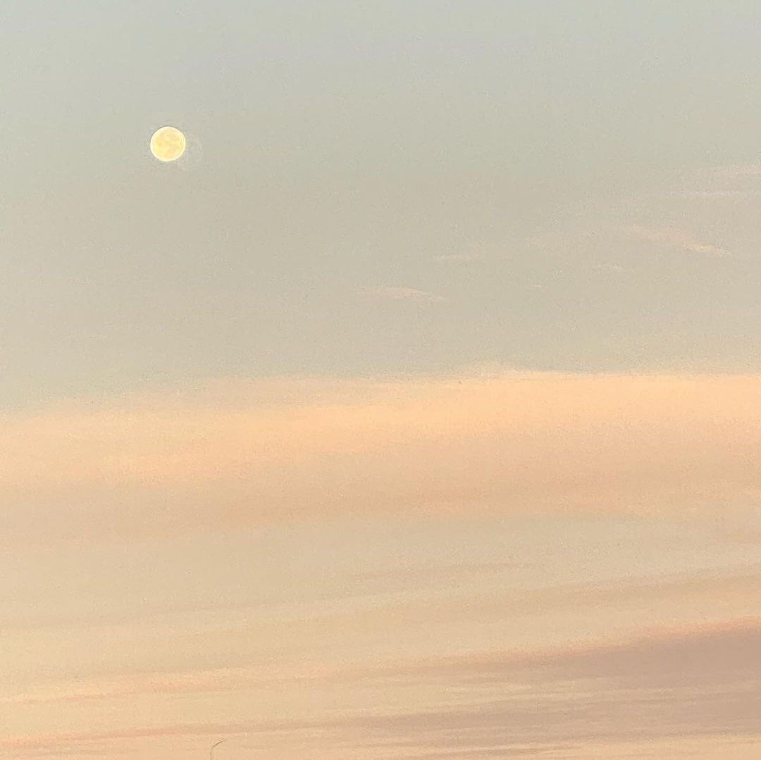 Dreamy skies for todays #OWmood 🌙