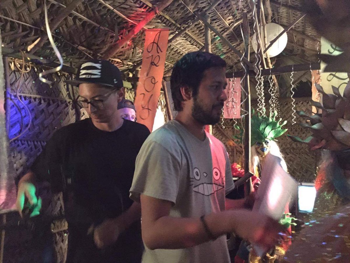 monsterswithout's tweet photo. Everyone respects the director when he’s in Totoro mode.
#filamfilm #aswang #totoro #indiefilm https://t.co/YLZ53Nv9PC