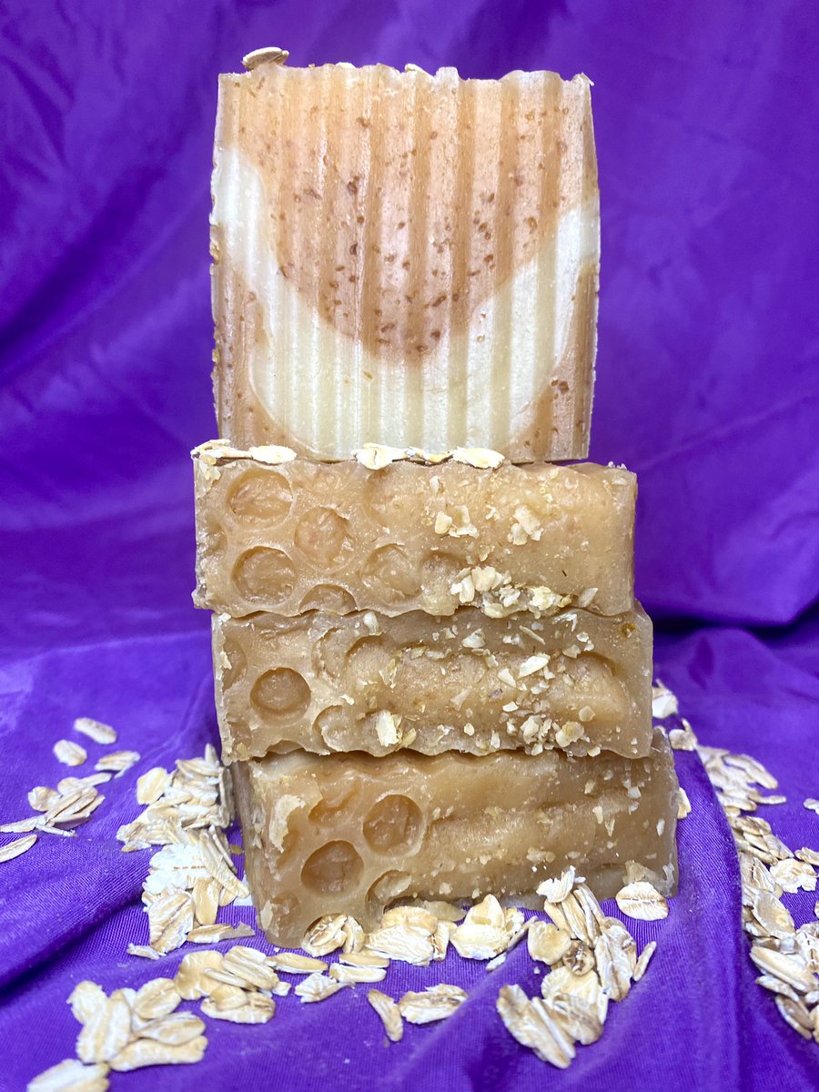 houstonsdrip's tweet photo. Honey &amp; Oats Soap is miraculous! Naturally exfoliates skin reliving irritation as well as itchiness. Helps with acne. It also reduces oiliness, wrinkles, &amp; dark circles. Stimulates collagen production to give your skin that plump, youthful look and adds a touch of natural glow. https://t.co/gtBwrYVNP3
