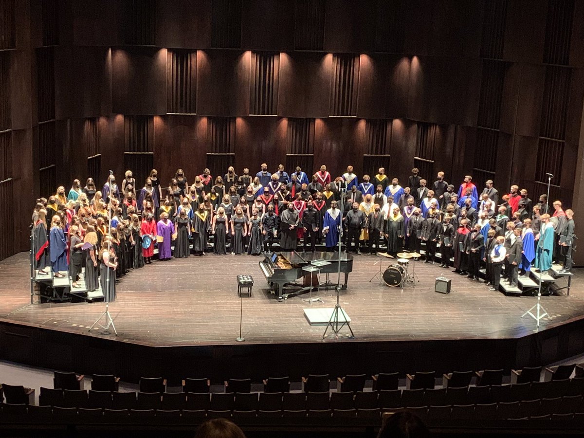 BSSHSCHOIRS's tweet photo. This concert did not disappoint. Such passionate and meaningful singing. Thank you to all students, conductors, patents and teachers who made this not just a possibility, but an amazing success.  So thankful that combined voices lifted in song is back!  @MCDASings https://t.co/u0RBwxwirZ