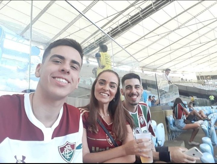 renatasbneves's tweet photo. ❤🇭🇺❤ #Flu119 https://t.co/peZRr6XyLS