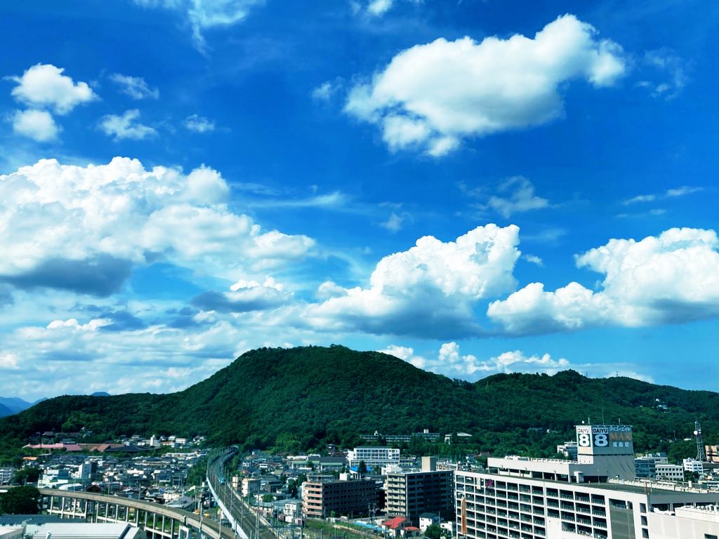 福島県観光物産交流協会 となりのトトロの歌 さんぽ は 福島市の信夫山の風景から生まれました 作詞した中川李枝子さんは子どもの頃を福島市で過ごし 信夫山で遊んだ思い出を歌詞にしたそうです あなたの知らない福島 ふくしまの旅twitter交流会