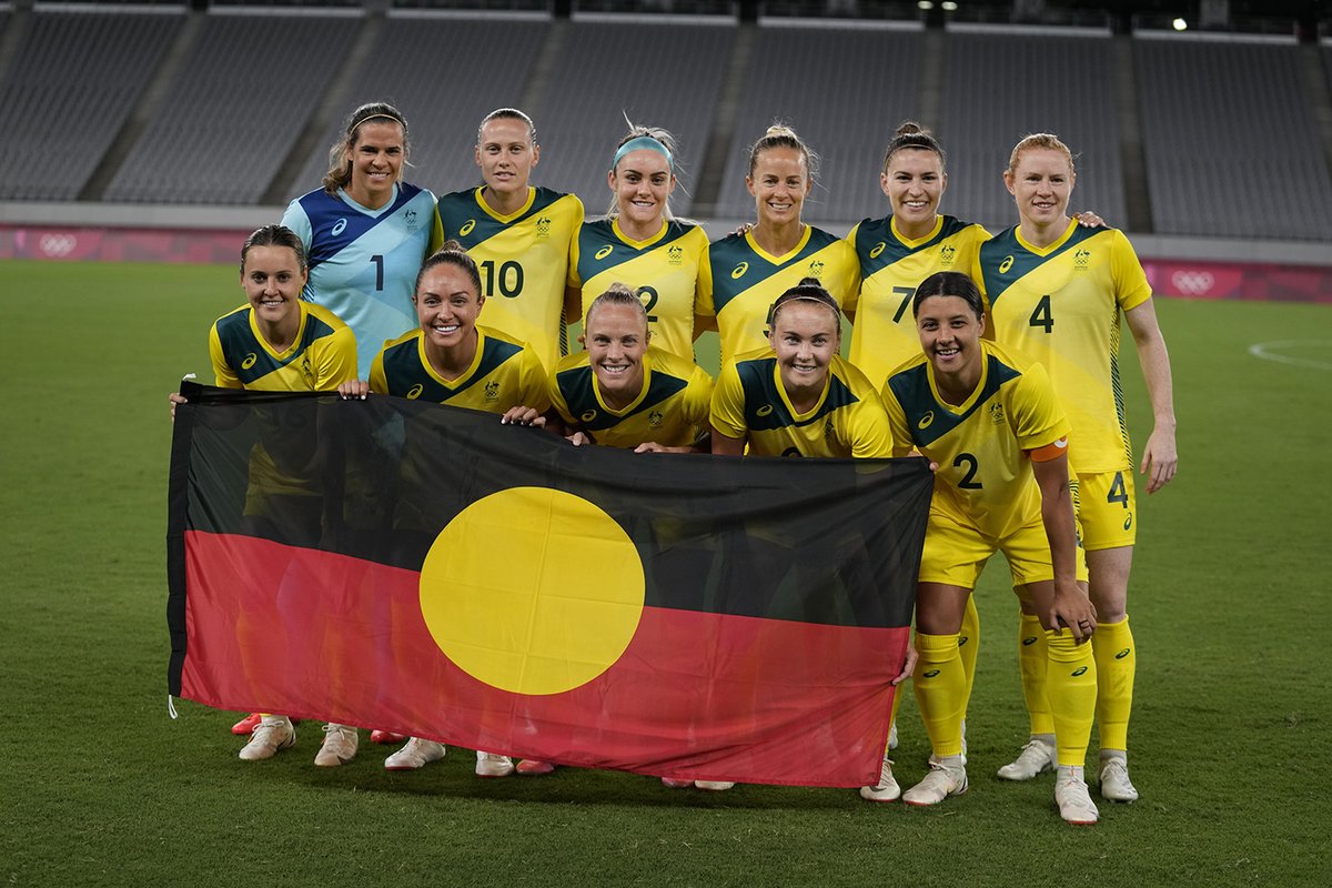 AP Sports on Twitter: "DID YOU SEE? Australia's women's soccer team kicked off its Olympic run by posing with the aboriginal flag of the Australian one. https://t.co/Tqlwa27SlQ" / Twitter