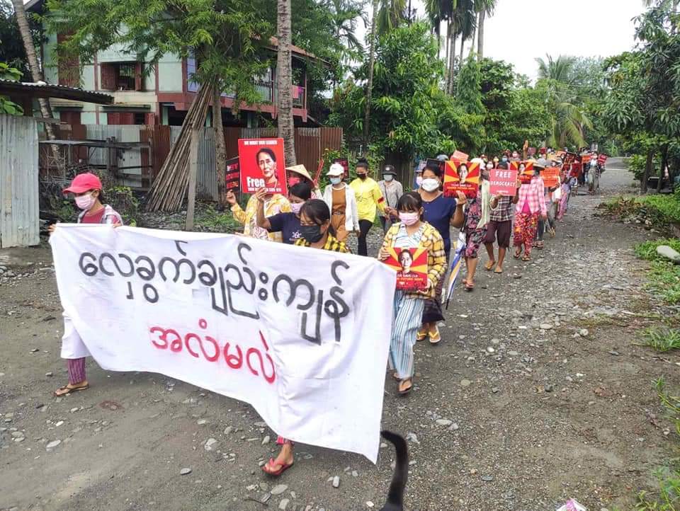 Residents in #Kalay,#Sagaing marched to against Military Dictatorship today. 
#PrisonersWithCovid_NeedRx 
#WhatsHappeningInMyanmar 
#July22Coup