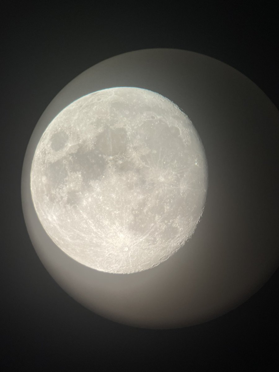 Awsth2421's tweet photo. She’s beautiful!!! 🥰🌔 https://t.co/vqBojDwM4Y
