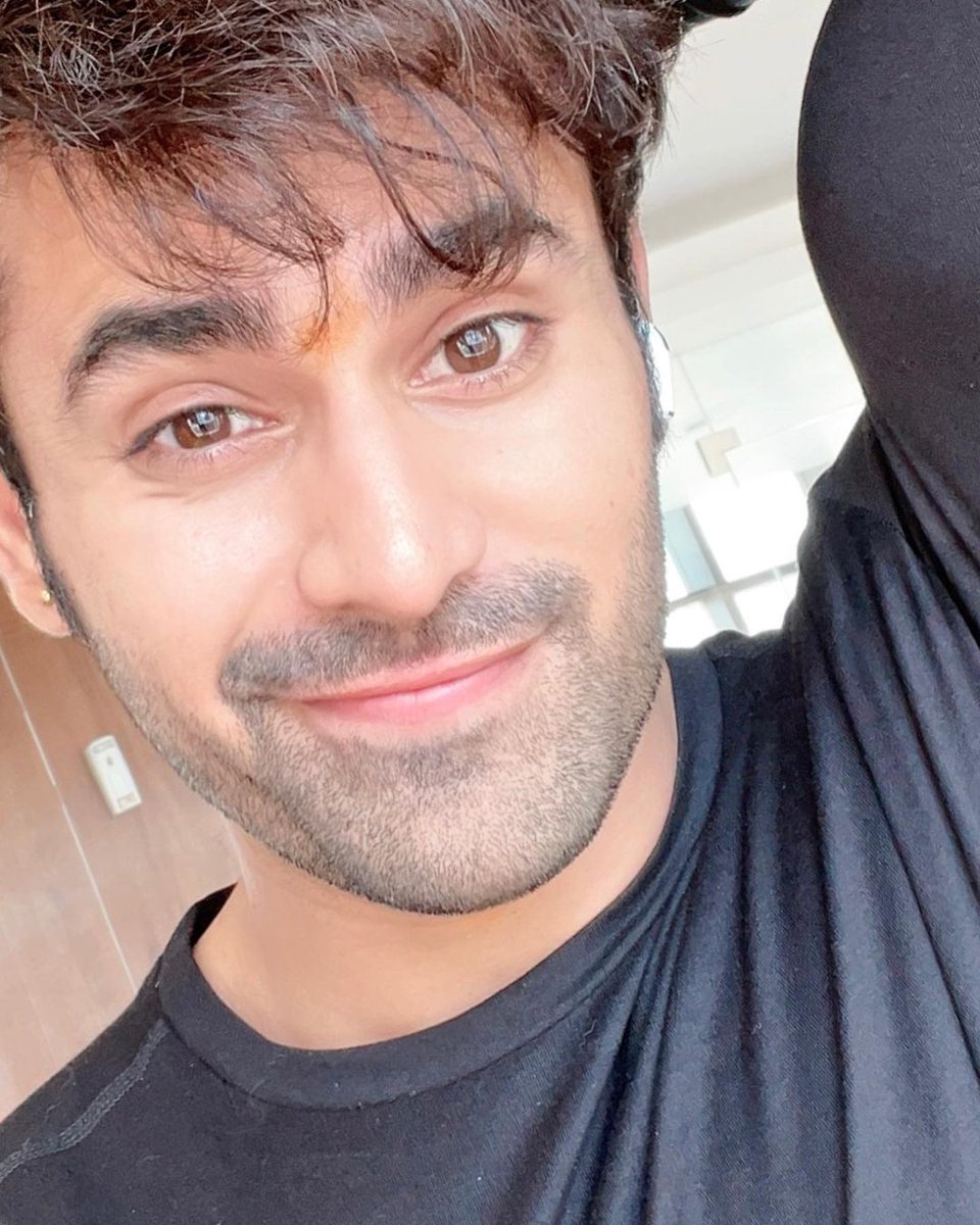 pooja___27's tweet photo. Koi nam o nisha puche to bata dena dildaar hai Aashiqo k dil me rahte hau .....khabar dil ki zara rakhte nhi or usi dil me rhte hai..
#PearlVPuri https://t.co/RPXoLz0rID