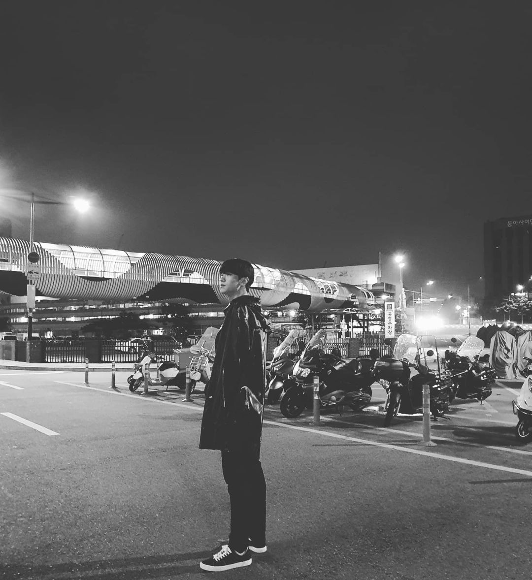 NamYoonsuStory's tweet photo. [July 22 - west2side IG Update]
・・・
#thxto
When I was a teenage model, the first boy I saw became a great actor who now has boyish charm and worked together for the first time.

Thank you so much #NamYoonSu for smiling brightly even though it was hot all night shooting! https://t.co/H4GmlVBnTX