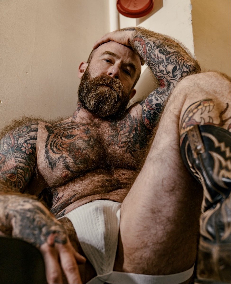 Howard Sloan

~Jack of all trades
~Top, but will bottom if seduced
~Filthiest fucker in the parlour
~Rarely wears underwear