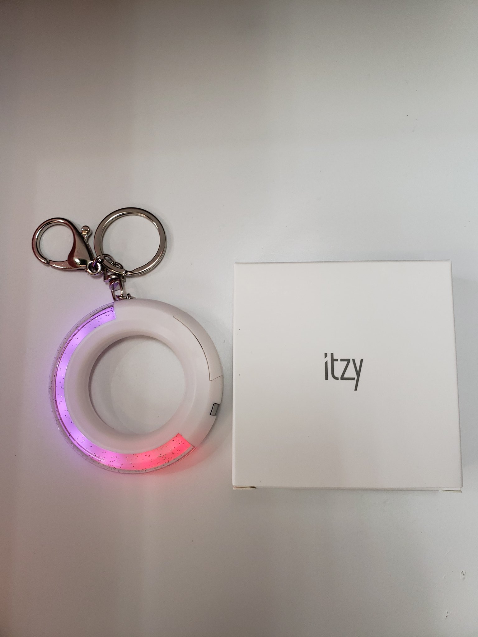 ITZY ライトリング ペンライト ミニペンライト キーリング キーホルダー ITZY イッジ LIGHT KEYRING オフィシャルライトキーリング 公式