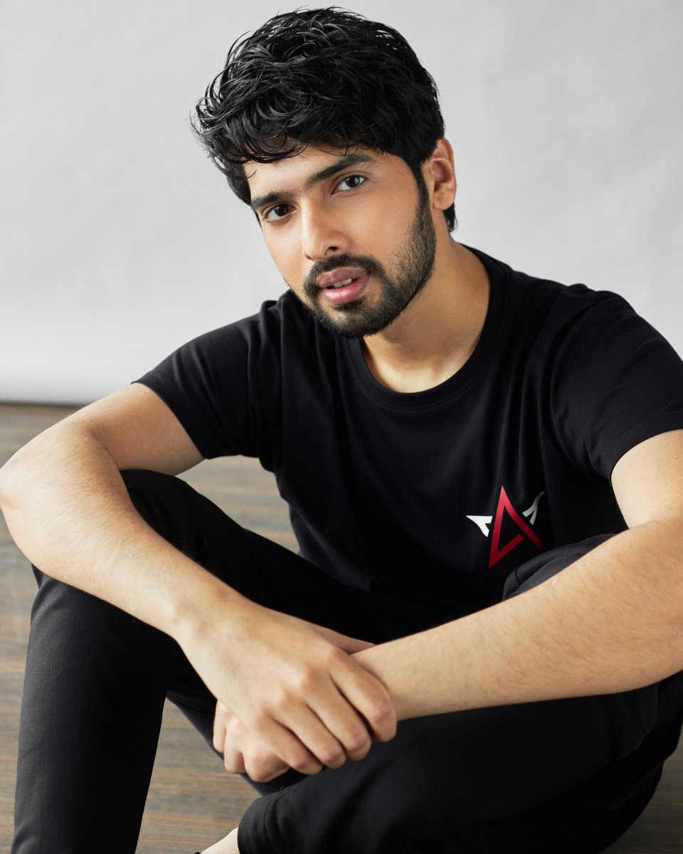 Wishing this beautiful human, a happy birthday 🧁 Celebrations are in order for Armaan and the Armaanians as his, most awaited, line of Merch finally launches! Head onto the link in his bio and pre-book now 🛒 <a href="/ArmaanMalik22/">ARMAAN ✦</a>