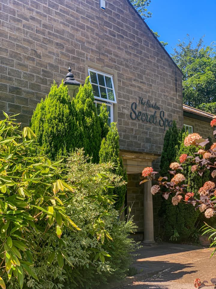 RingwoodHall's tweet photo. It’s another beautiful day here at Ringwood Hall Hotel &amp; Spa! ☀️ 
What do you have planned for today?…
If you’re short of things to do, why not stop by our hotel to have a light lunch on our garden terrace or enjoy a refreshing drink with us. ☀️ 
We’d love to say hello! 👋 https://t.co/WDrMVGV0ck