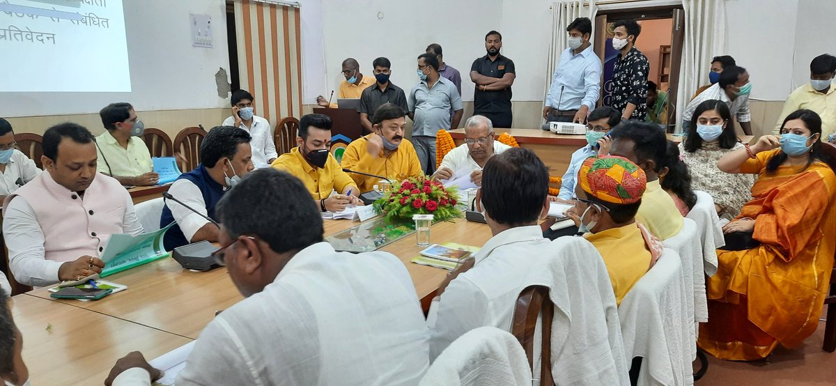 bgp_bmc's tweet image. बिहार के उपमुख्यमंत्री सह नगर विकास एवं आवास मंत्री श्री तारकिशोर प्रसाद भागलपुर नगर निगम सभागार में गुरुवार को समीक्षा बैठक करते हुए। 
@UDHDBIHAR
@IPRD_Bihar
@DMbhagalpur 
@smart_bhagalpur