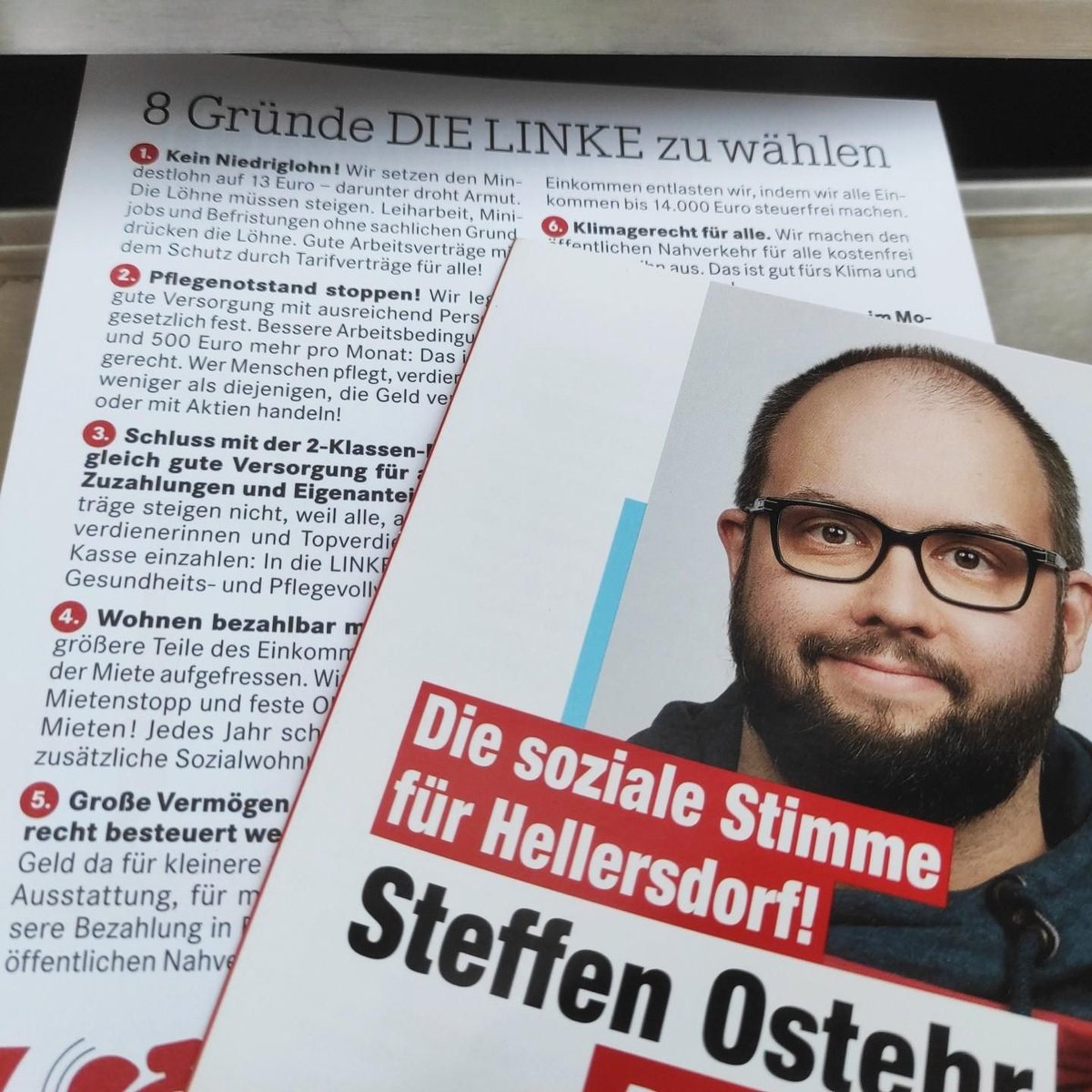 derdasto's tweet photo. #Sommerpause ist #Flyer-Zeit !
Auch in dieser Woche sind wir wieder in #Hellersdorf unterwegs und bringen fleißig Infos an die Haushalte.

#SteffenDirekt #dielinke #MaHe #Flyern #Wahlkampf #Berlin #AGH #Wahl https://t.co/9c9Qi3n93i