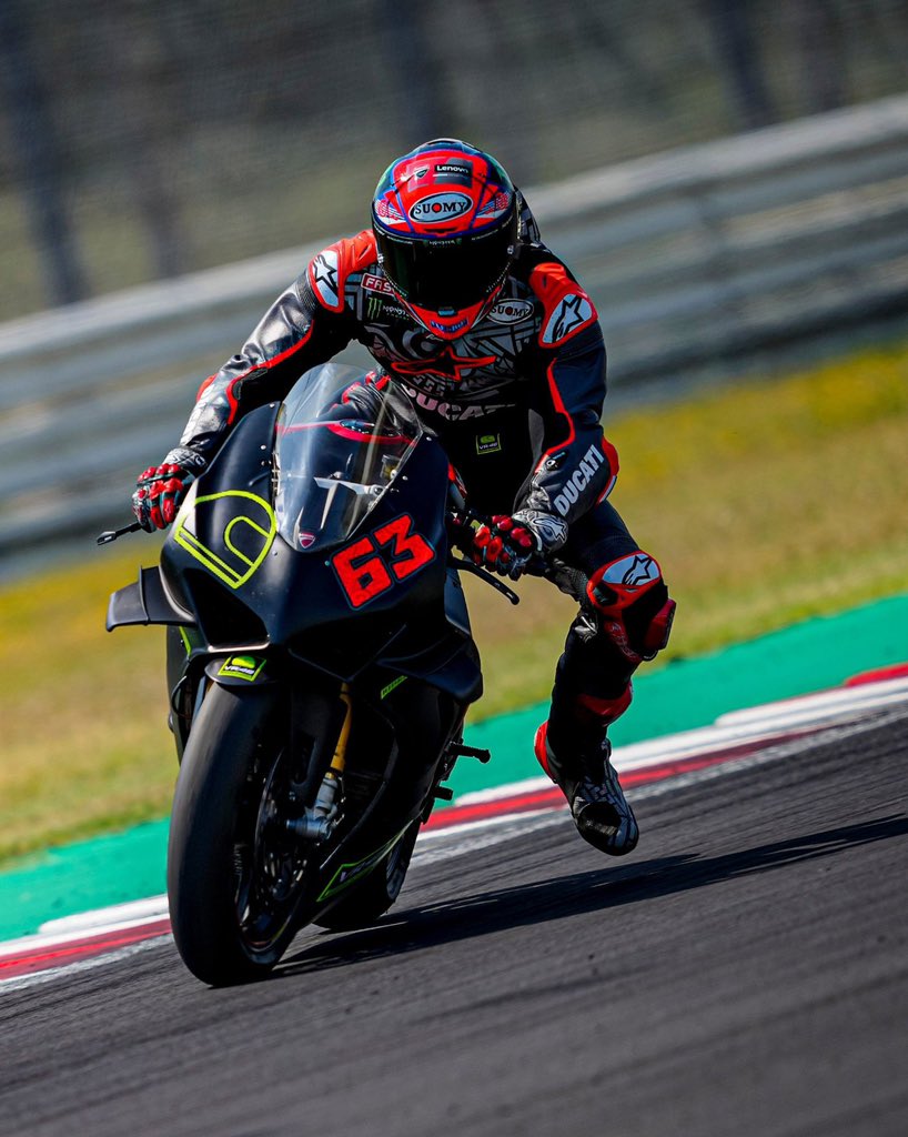 PeccoBagnaia's tweet photo. Day 2 1:35.120 π₯
Today with perfect track condition we did something incredible for a street bike π₯
The V4s is an amazing bike π #gofree #ducatiteambuilding @VRRidersAcademy @ducaticorse @MonsterEnergy @alpinestars @SuomyOfficial https://t.co/JjmgR0jXuo