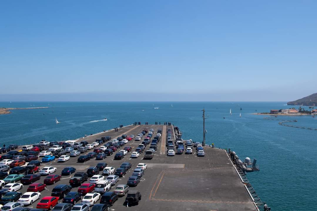 MightyWar3's tweet photo. Foto foto 3.000 sailors bersama keluarga & mobil mereka ya berada diatas kapal induk bertenaga nuklir USS Theodore Roosevelt berlayar menuju homeport baru mereka di Bremerton, Washington.
#updateberita #updatemiliter #updateinformasi #infoberita #infoupdate #infoterkini https://t.co/V8uq6j2dNB