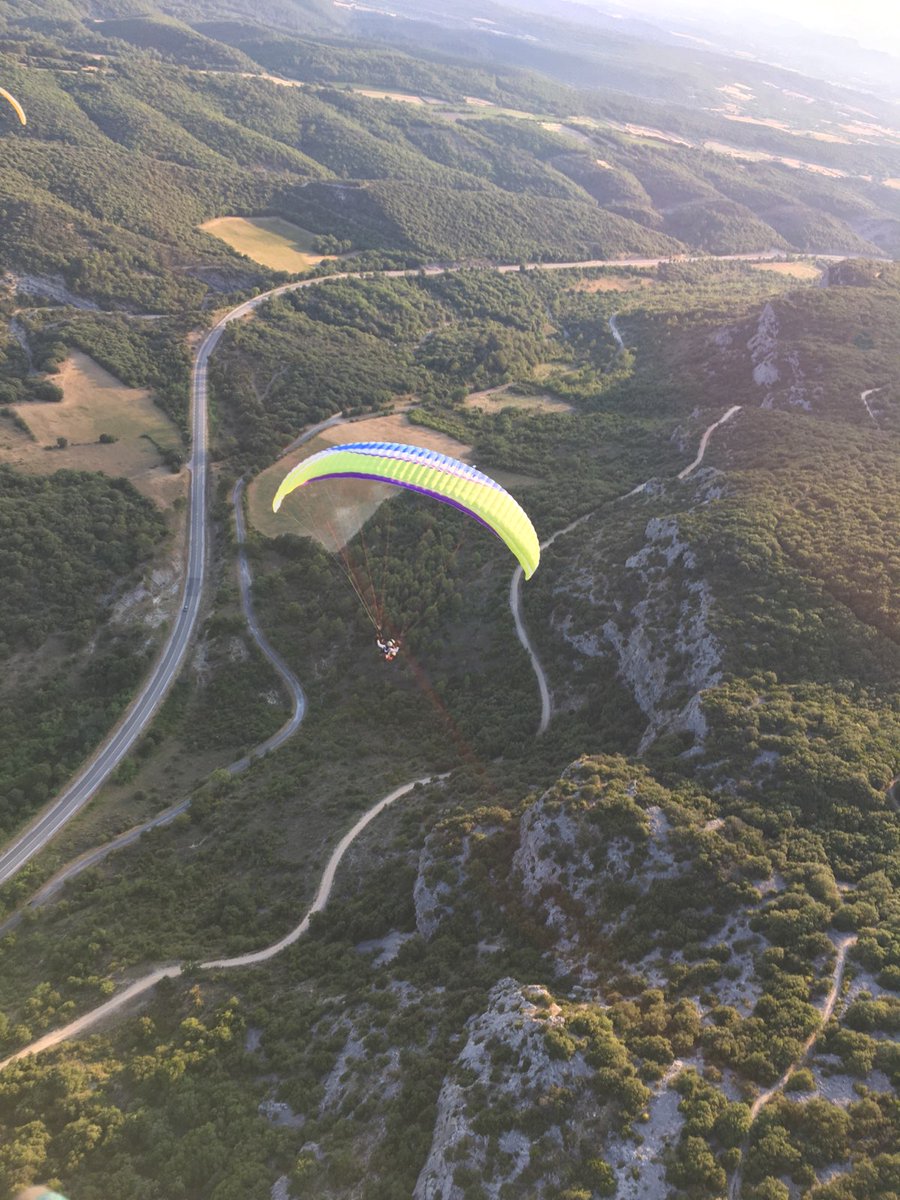 IMTMinesAles's tweet image. Que vous aimiez la #nature, la #montagne, la #plage, les #sensationsfortes, vous trouverez forcément une activité à votre goût chez nous ! 😎

Rien que pour vous : un joli panorama des environs de la @VilledAles  depuis les airs, pris par les parapentistes d&apos;#IMTMinesAlès 🪂