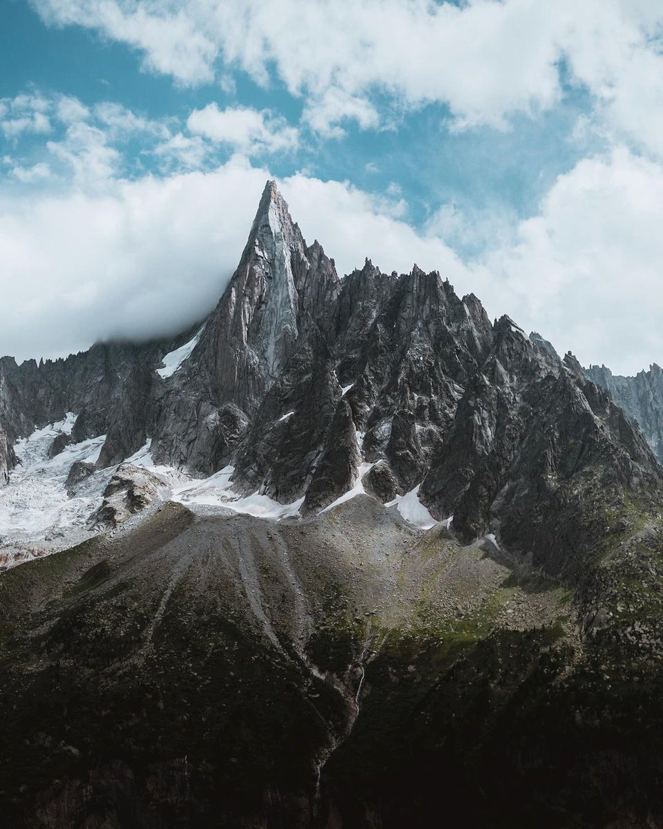 endorfeen_'s tweet image. Pointy.... 🪡... #mountainsofinstagram #lesdrus #drus #mountainlovers #montblanc #chamonix # zpr.io/HVrPn
