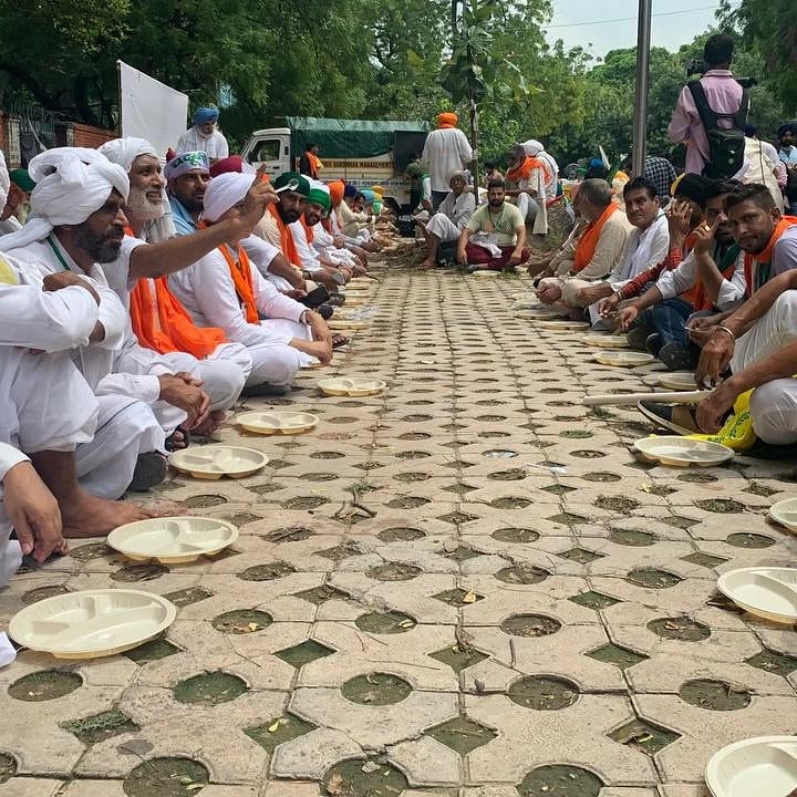 kisanektamorcha's tweet image. Langar being served at Farmers Parliament! 
#FarmersParliament