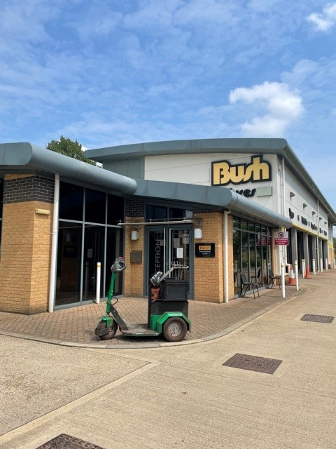 BushTyres's tweet photo. Something a little bit different at our #Spalding branchโฆthis electric truck, which is used for towing flower trolleys came in to have 165/650x8 turf #tyres fitted.
#turftyres https://t.co/bo6KgvahY0