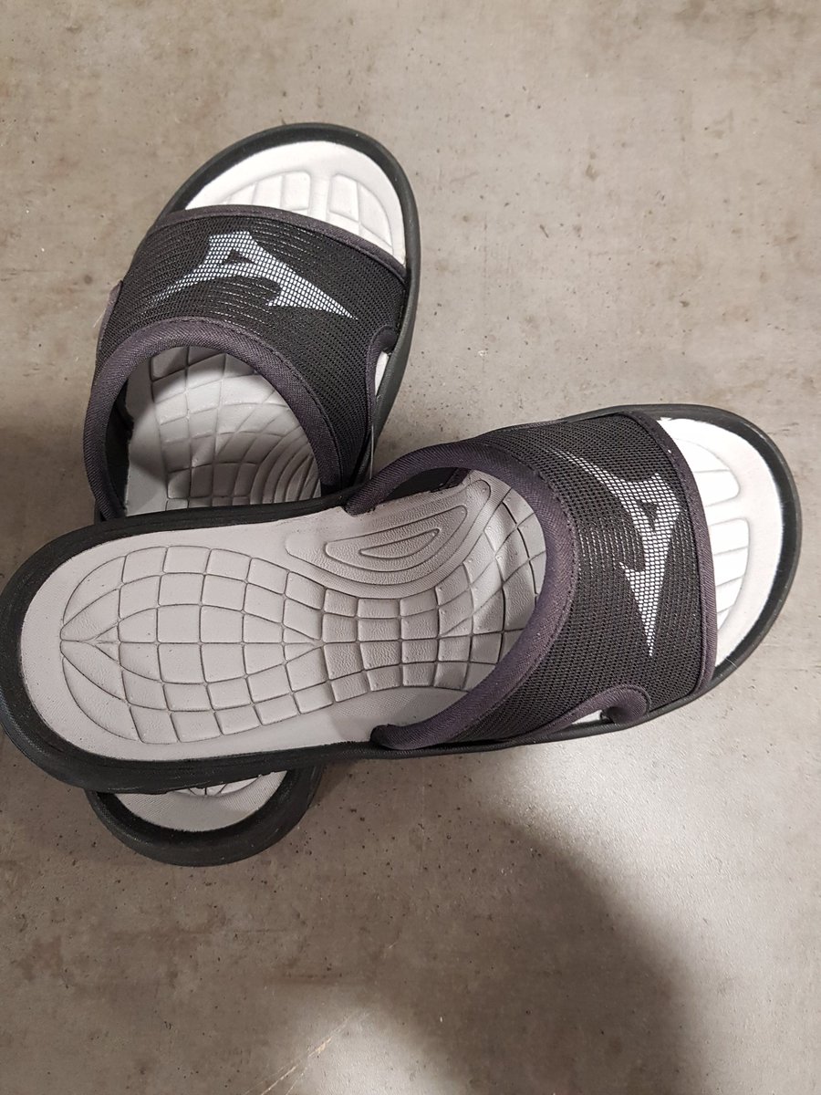 MIZUNO badslippers van 29.99 voor 14.99
