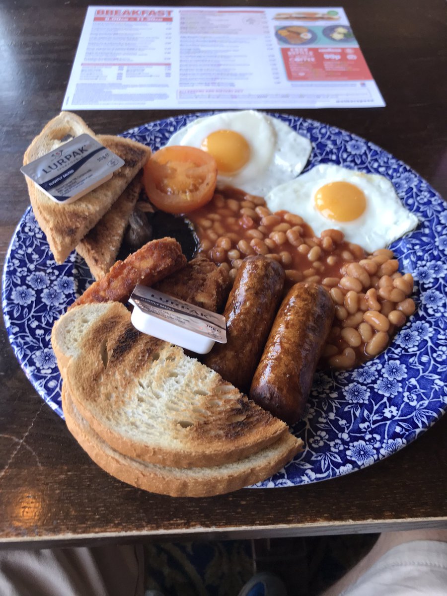 fagin_mr's tweet photo. Tidy bit of nose bag in the Benefit Arms. Once in a blue moon. #weathersoons https://t.co/cVXQTmyQl0