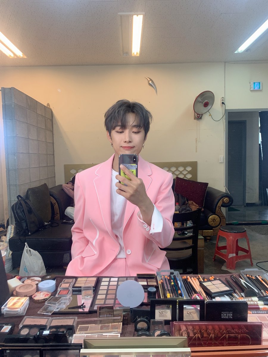 OmegaX_members's tweet photo. [#OX]

앉은 척😜

#OMEGA_X #오메가엑스 #재한 https://t.co/VcYn5FjjNE