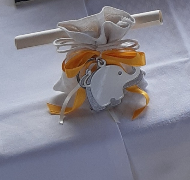 Fond_AriSLA's tweet photo. Grazie a mamma Cinzia e papà Aldo per aver scelto le nostre #pergamene per la comunione del piccolo Matteo: un gesto semplice che ha trasformato un momento di festa in un sostegno per la #ricerca. I nostri più cari auguri a Matteo!
Maggiori info qui https://t.co/vmFWG46awH https://t.co/Q0kHQCOfQz
