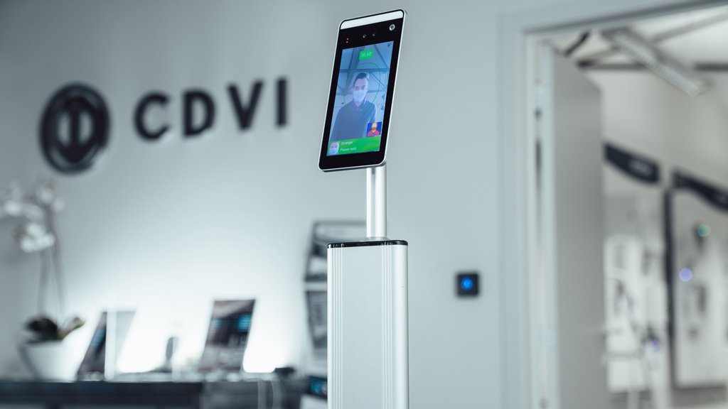 CDVIBERICA's tweet photo. El #FTC1000 es un #sistema seguro y fácil de usar que garantiza un #acceso higiénico sin contacto mientras monitorea datos vitales de salud para mantener a todos a salvo.
#cdvi #cdviberica #controldeaccesos #solucionesbiometricas #biometria #seguridad  #telecomunicaciones #covid https://t.co/DTlajAH9gG