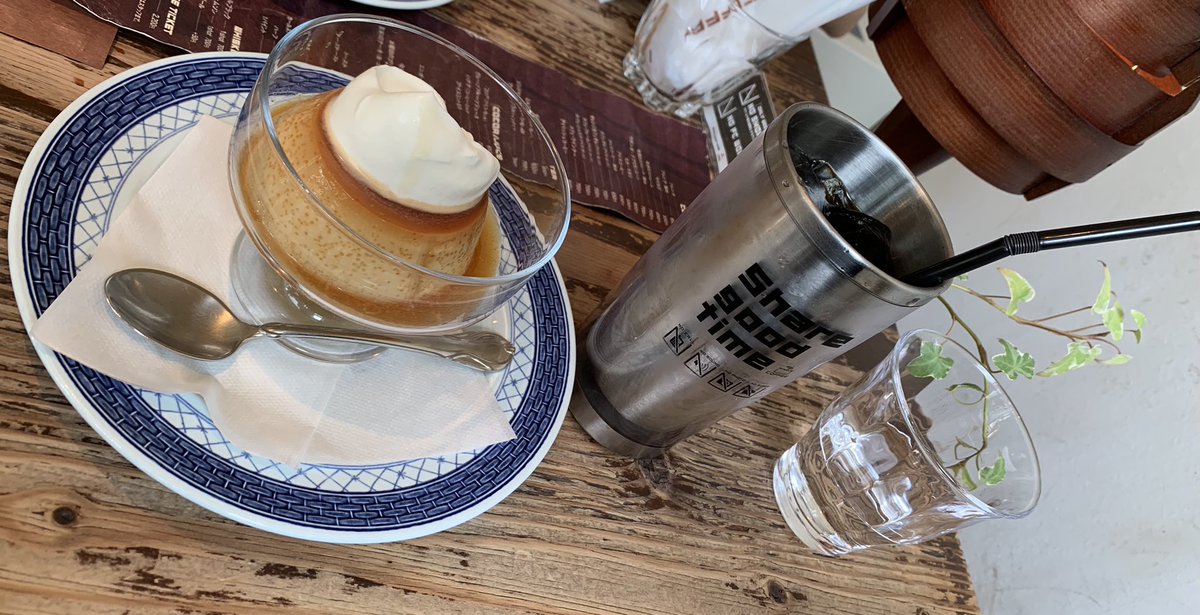 kawamae_coffee's tweet photo. 【連休スタートコーヒー】
外の暑さから逃げるように入った店内は素敵な音楽でとても良い雰囲気でした!
強めのアイスコーヒーもプリンとばっちりの相性!
今度は夜に行きたいな🌉☕️
#ミンガスコーヒー #Minguscoffee https://t.co/WzzxVcUMD4