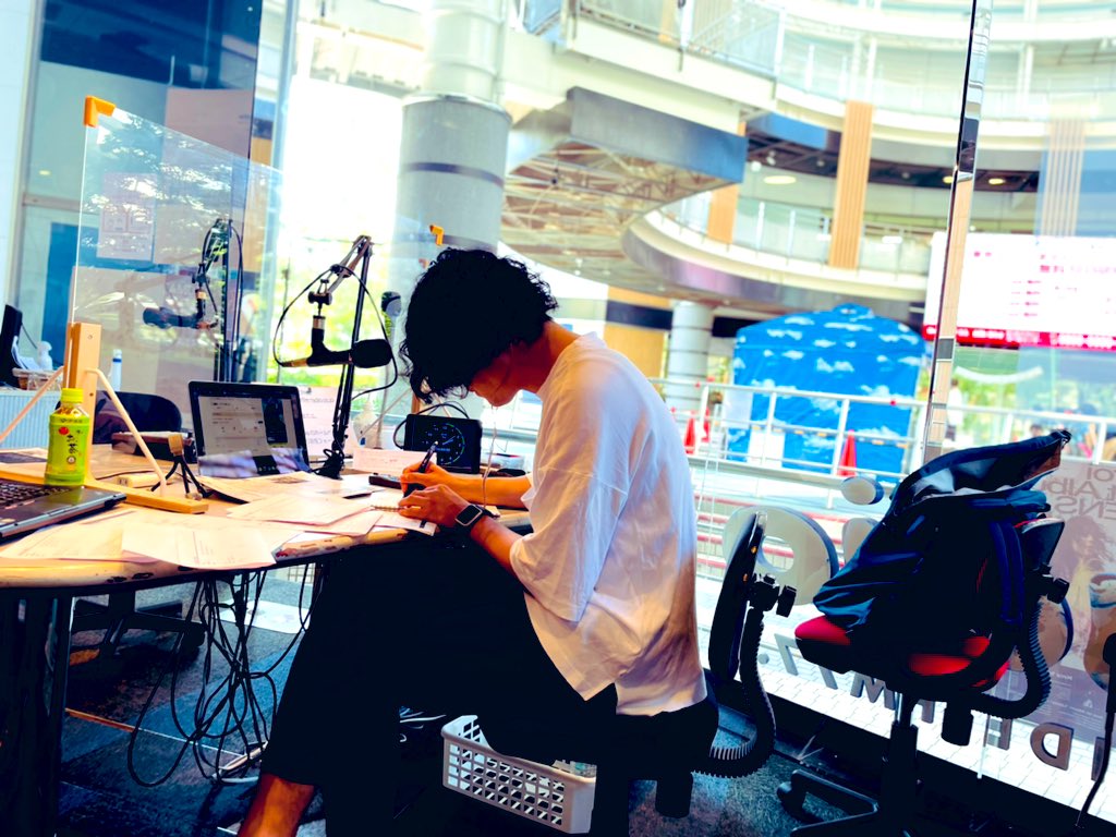 E Radio Official S Tweet キャッチ木曜日 杉浦なおやがお届けしています 今日もよろしくお願いします 今日も皆様からのメッセージを お待ちしています こちらから Sate E Radio Co Jp Fm滋賀 Eradio 杉浦なおや キャッチ770 今日何してますか