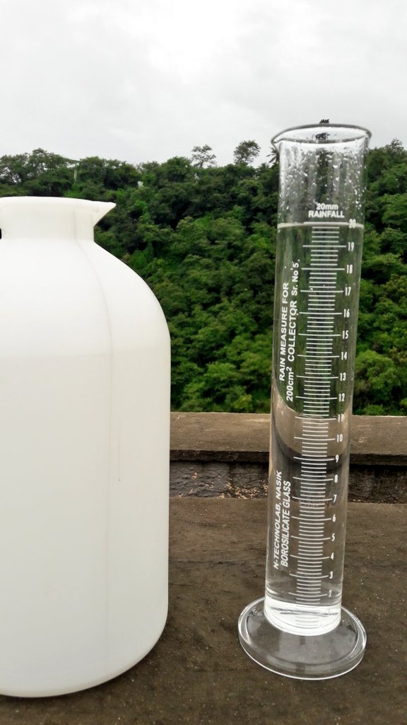 TamhiniGhat's tweet photo. @zenrainman A whole jar beyond rainy -- exactly 22.5 mm here in #Pune https://t.co/g8u4F9bcLc