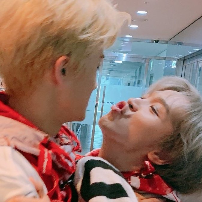 jungja3hyawn's tweet photo. sunkissed                 full-sun kissed
mark lee                    mark lee https://t.co/FXqlxxzYId