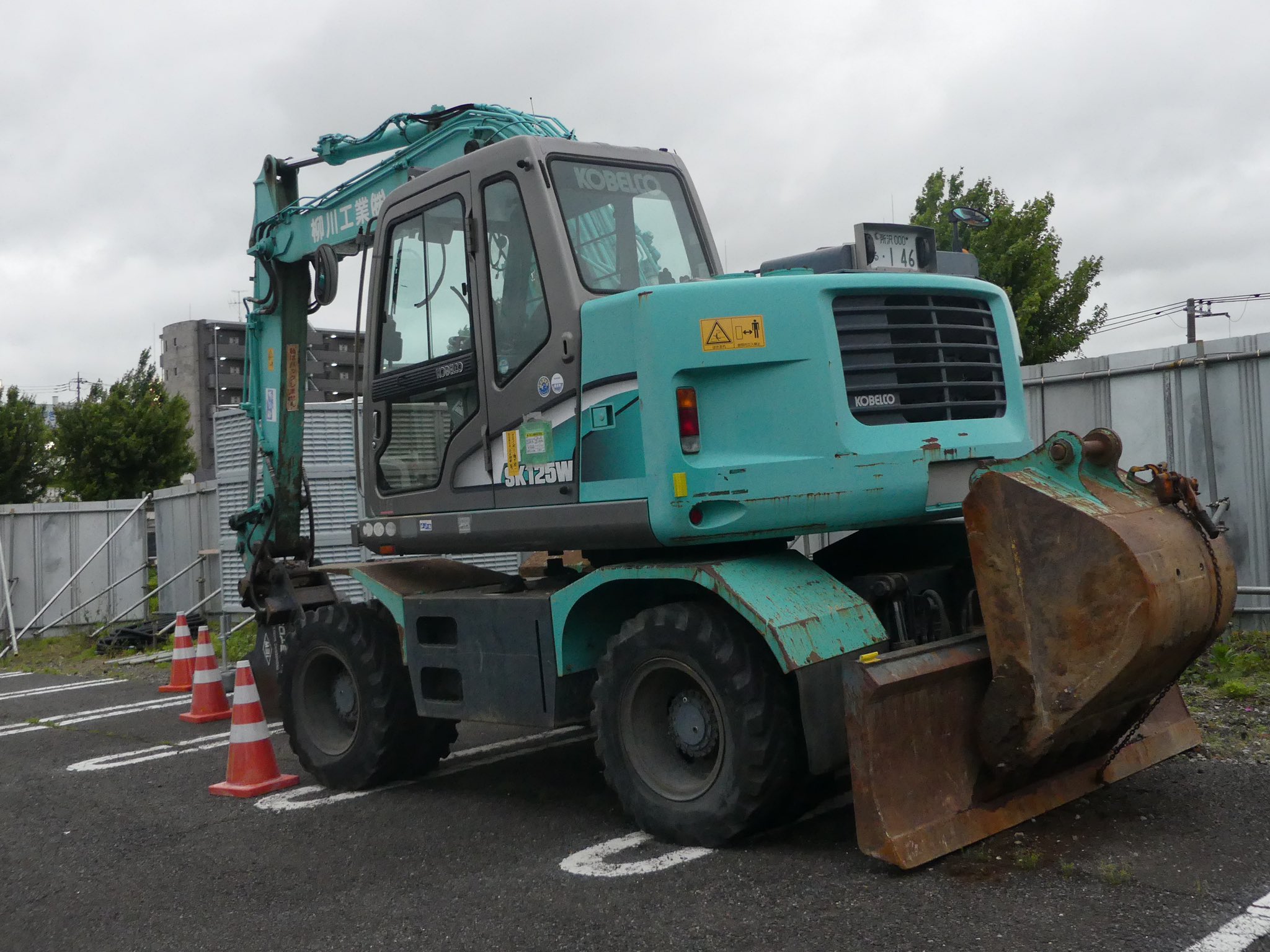 はたらく機械の会 Rt Kenkinosuke コベルコのタイヤユンボは初めて見た 重機 ショベルカー Excavator T Co 5hd0nlaaic Twitter