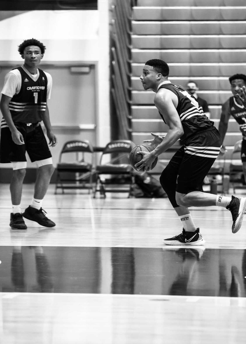 Proud to be apart of <a href="/thecrawsover/">TheCrawsOver</a> , Washington basketball keeps growing and getting better. Gotta love it !